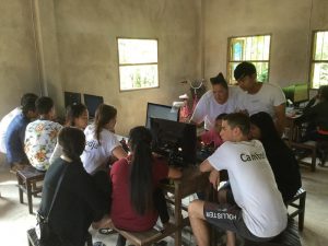 Hope for the children-Studenten Ieper geven les in Phnom Srok